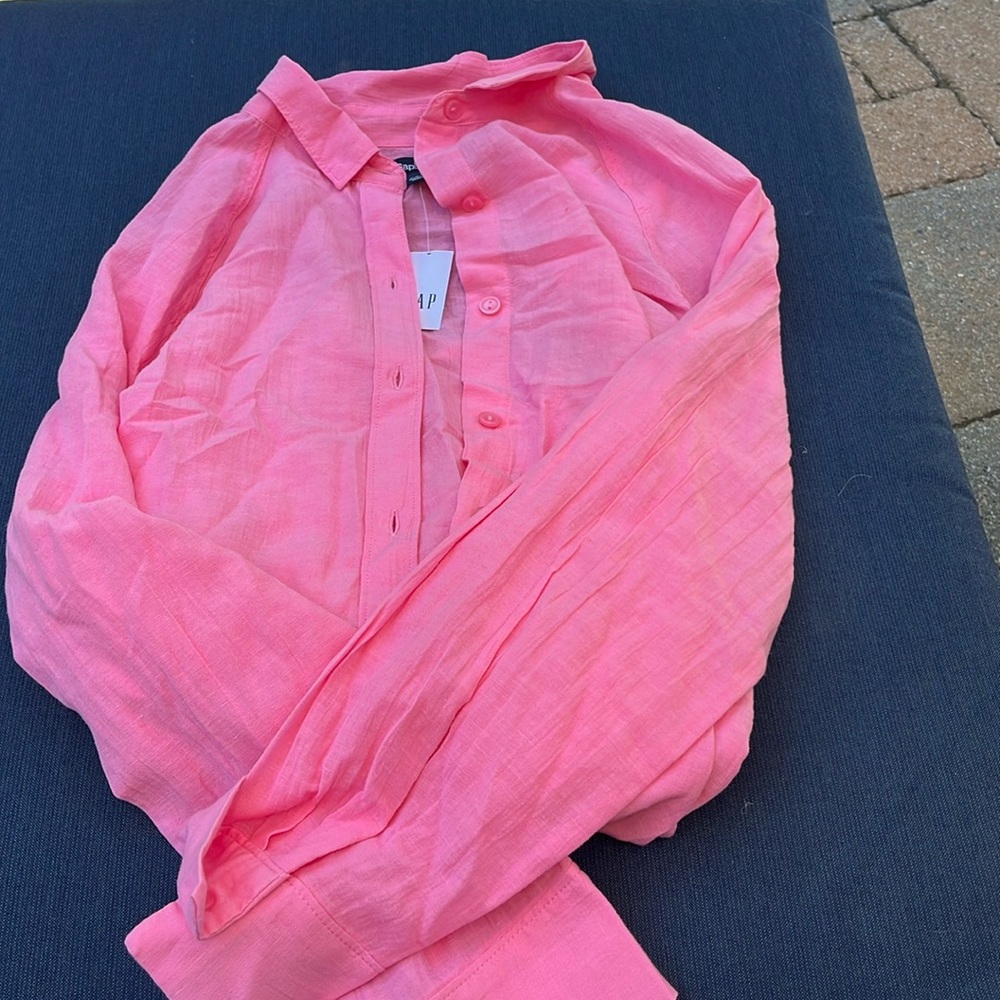 Brand new Gap button up